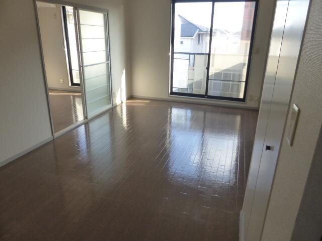 物件内観写真2　(リビング)