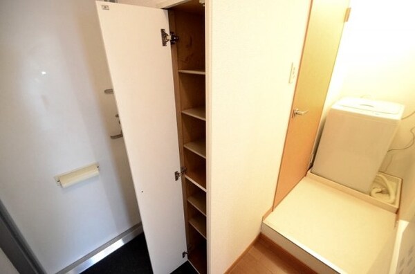 玄関(備品や設備仕様は号室により異なります現地をご確認下さい。)