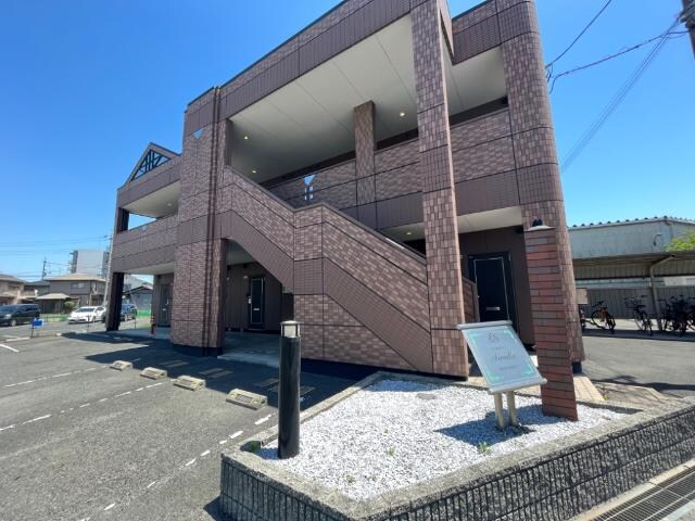 物件外観写真2　(外観写真（昼）)