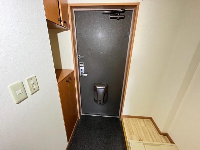 物件内観写真9　(玄関)