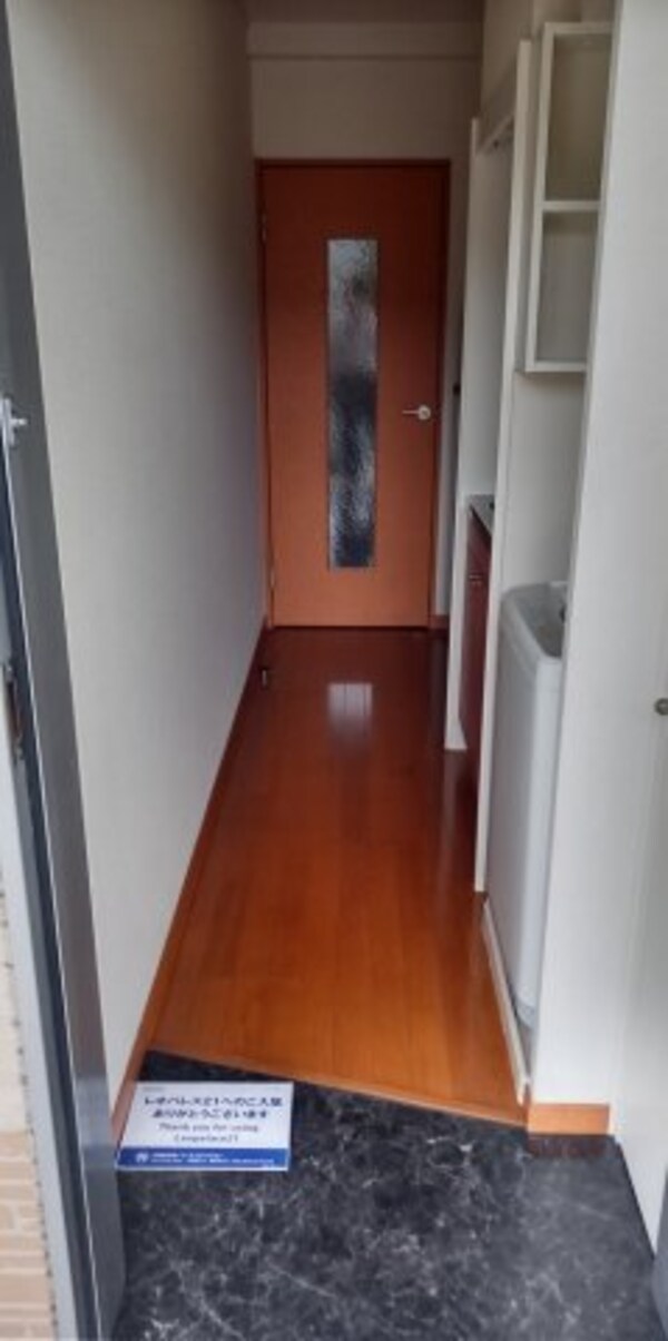 玄関(備品や設備仕様は号室等により異なります現地をご確認下さい。)