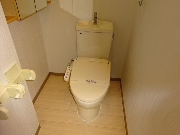トイレ(シャワー付トイレ)