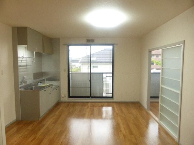 物件内観写真2　(リビング)