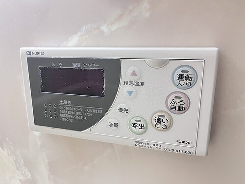 物件内観写真15　(給湯器操作パネル　※2023年10月撮影)