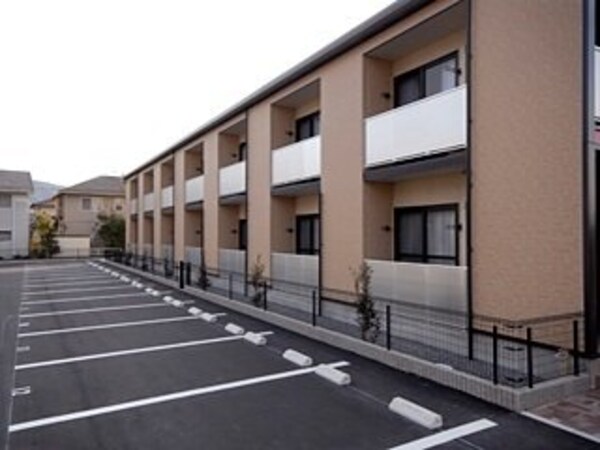 駐車場(備品や設備仕様は号室等により異なります現地をご確認下さい。　)