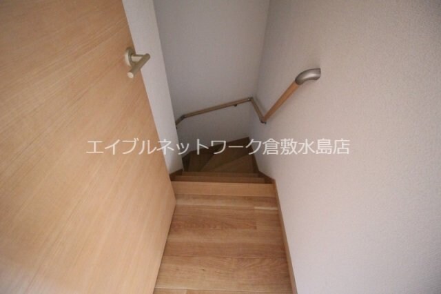 物件内観写真21　(階段)