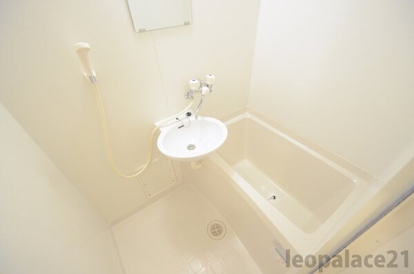 浴室(備品や設備仕様は号室等により異なります。現地をご確認下さい。)