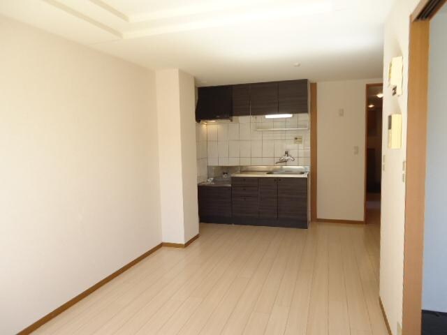 物件内観写真2　(リビング)