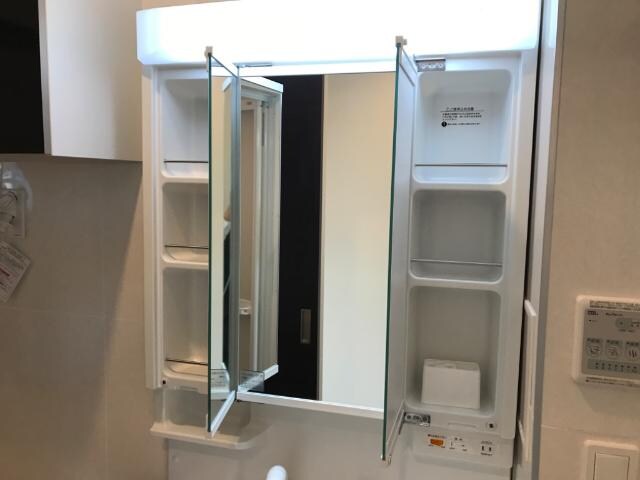 物件内観写真28　(三面鏡)