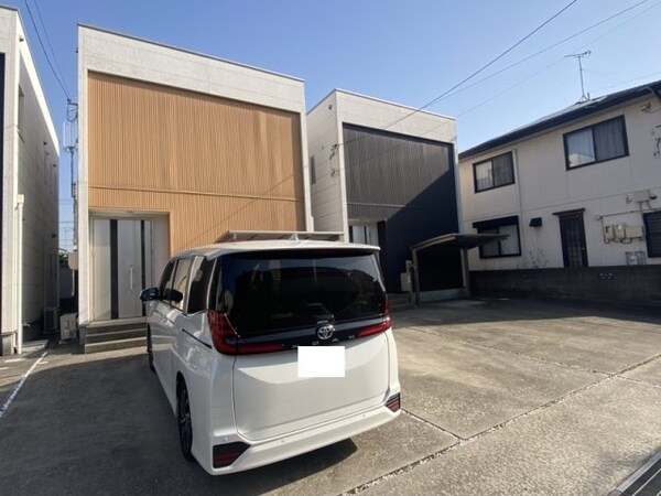 駐車場(建物外観)