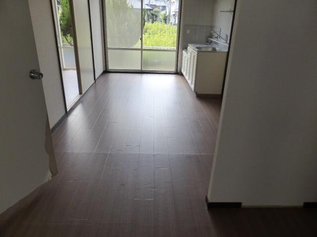 物件内観写真2　(リビング)