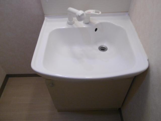 物件内観写真4　(洗髪洗面化粧台)