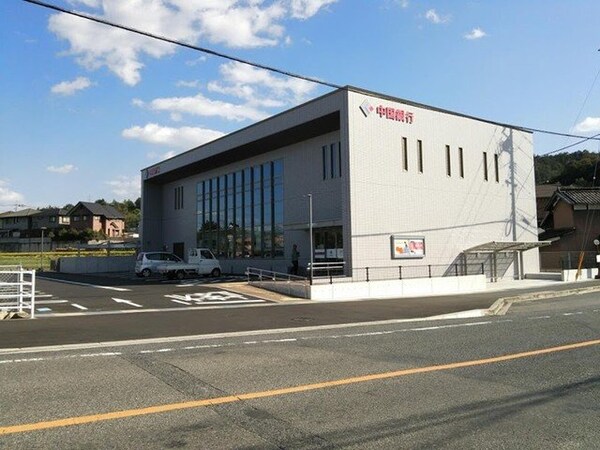 周辺環境(中国銀行　鴨方支店まで800m)