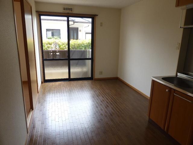 物件内観写真3　(リビング)