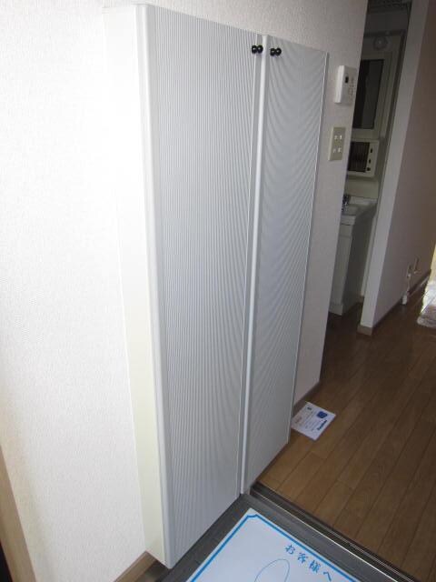 物件内観写真9　(玄関)