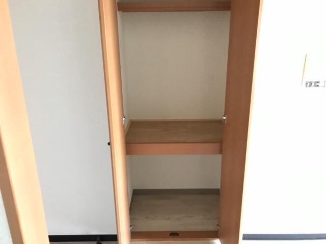 物件内観写真23　(リビング収納)