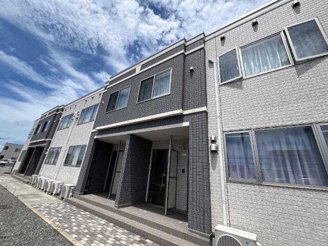 物件外観写真2　(外観写真（昼）)