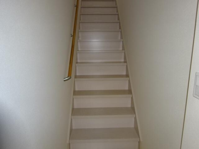 物件内観写真18　(階段手すり付き)