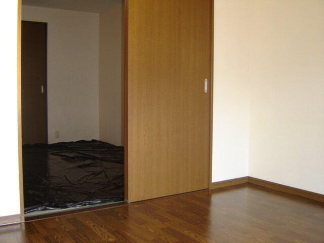 物件内観写真13　(洋和室)