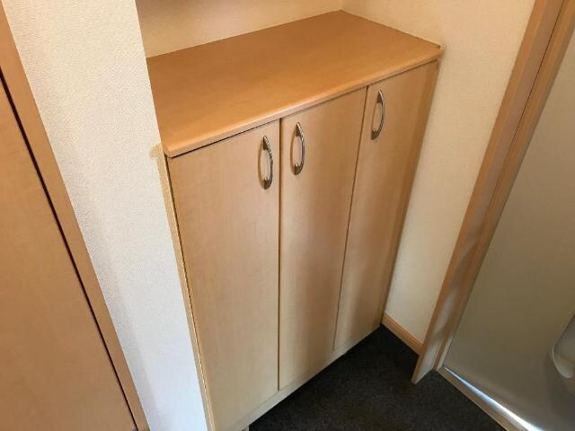 物件内観写真3　(収納)