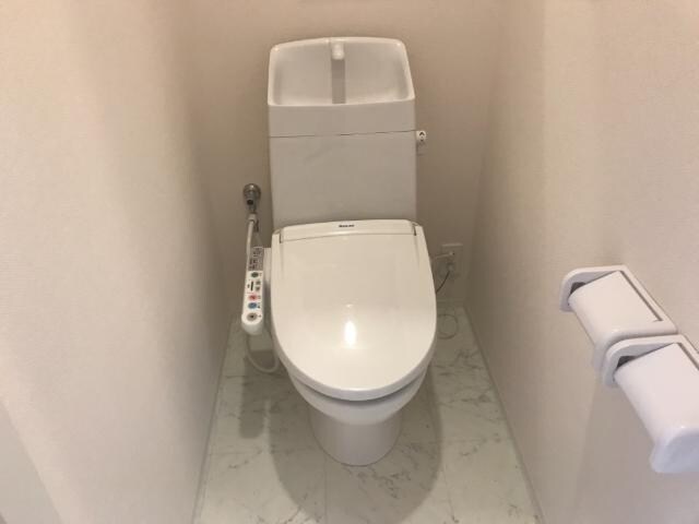 物件内観写真7　(シャワー付トイレ)