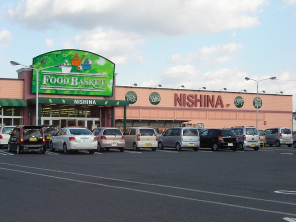 周辺環境(ニシナ中島店（スーパー）まで800ｍ)