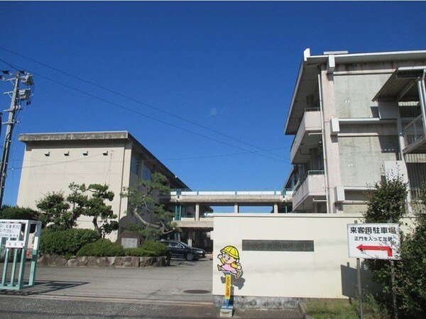 周辺環境(緑丘小学校まで1200m)