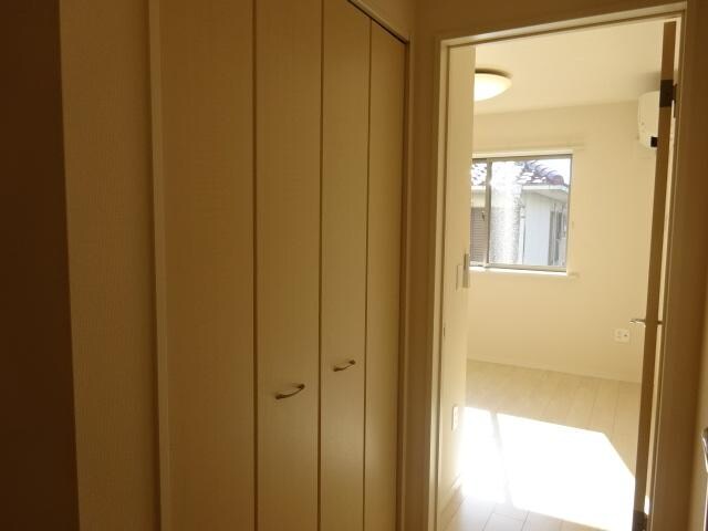 物件内観写真18　(廊下収納)