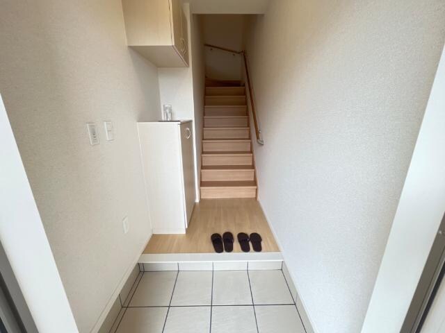 物件内観写真28　(玄関)