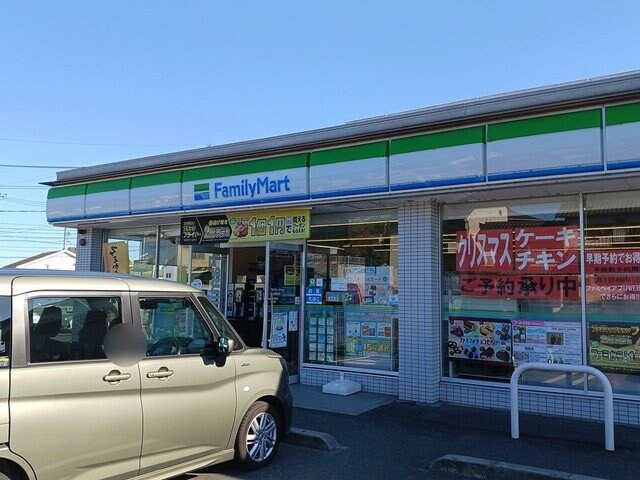 物件外観写真2　(ファミリーマート箕島店まで330m)