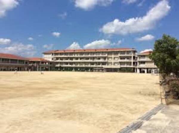 周辺環境(倉敷市立新田中学校 842m)