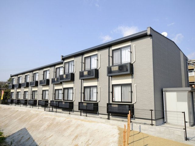 レオパレスＣＲＥＳＴ八島