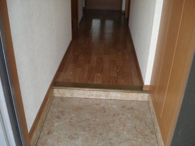 物件内観写真11　(玄関)