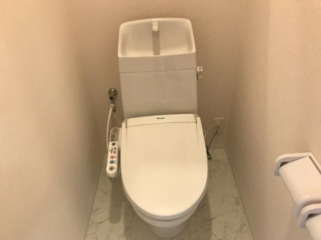 物件内観写真13　(シャワー付トイレ)