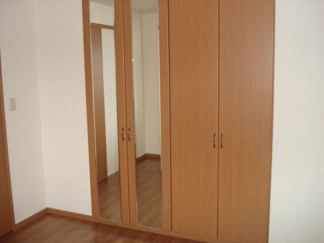物件内観写真8　(洋室Ｂ収納)