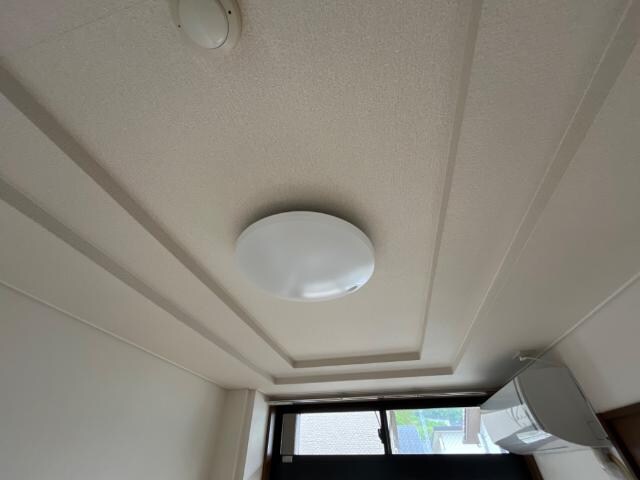 物件内観写真27　(照明器具4個)
