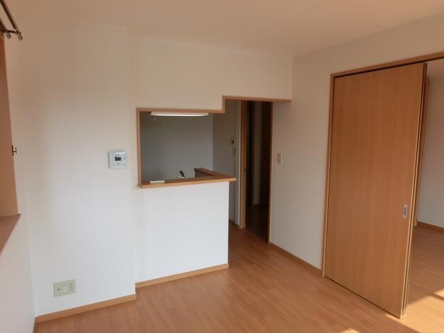 物件内観写真3　(リビング)