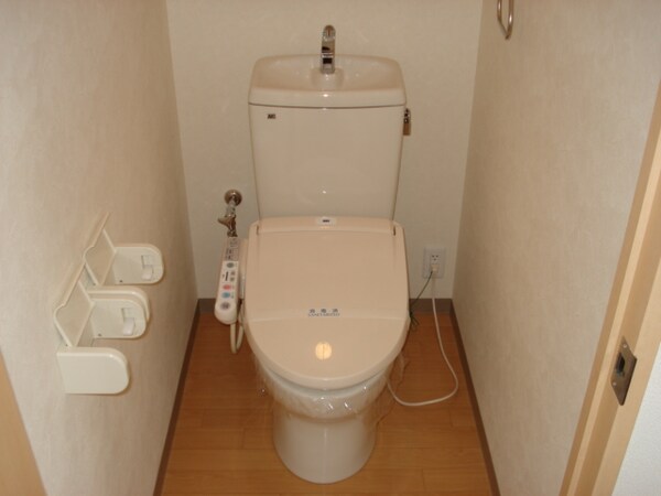 トイレ(シャワー付トイレ)
