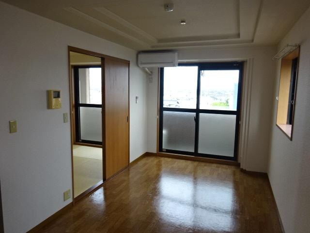 物件内観写真11　(リビング)