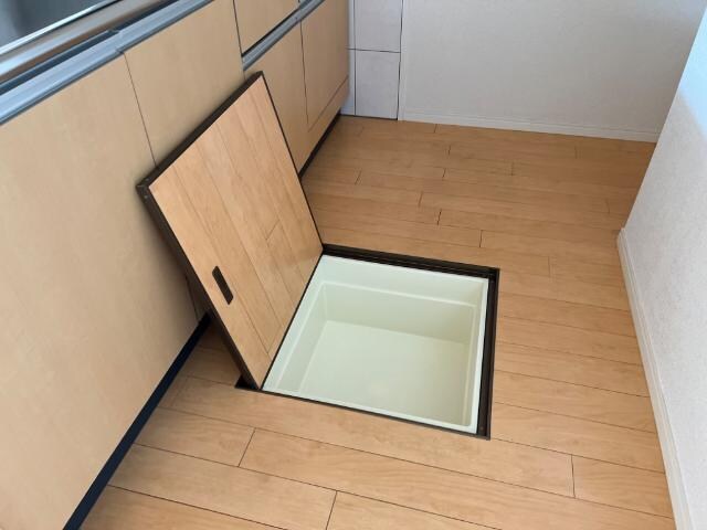 物件内観写真22　(床下収納)