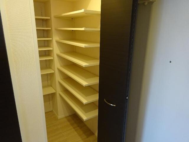 物件内観写真17　(玄関)