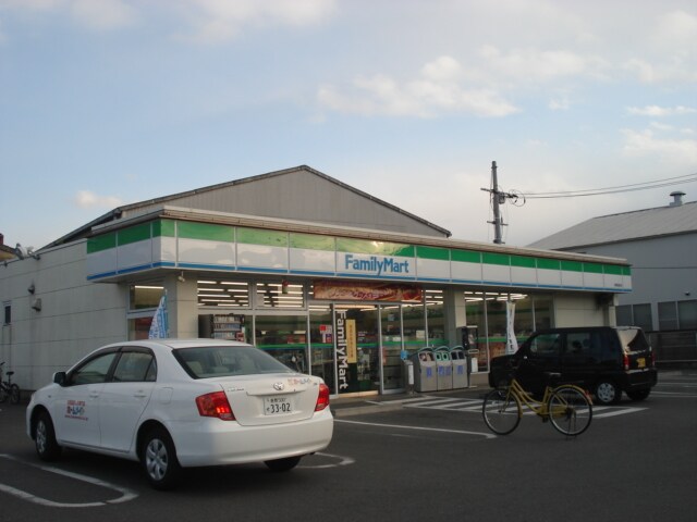 物件外観写真5　(ファミリーマート倉敷連島店まで573ｍ)