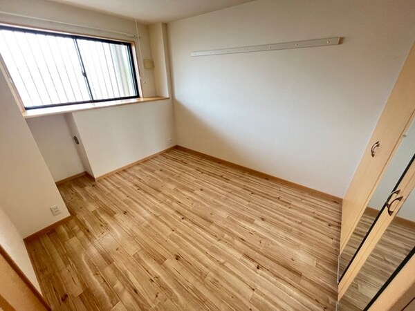 内装他