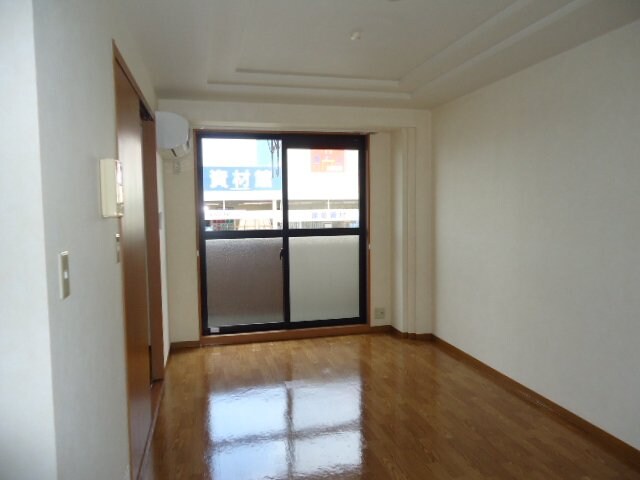 物件内観写真6　(リビング)