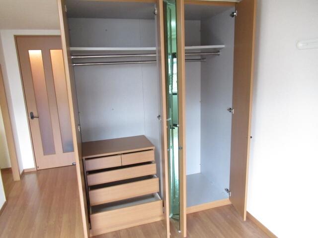 物件内観写真15　(洋室クローゼット)