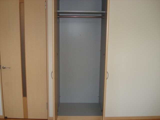 物件内観写真10　(リビング収納内)