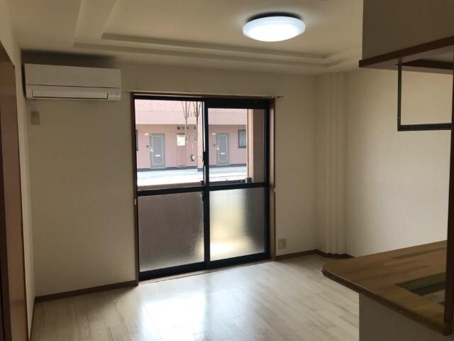 物件内観写真9　(リビング（エアコン　照明有）)