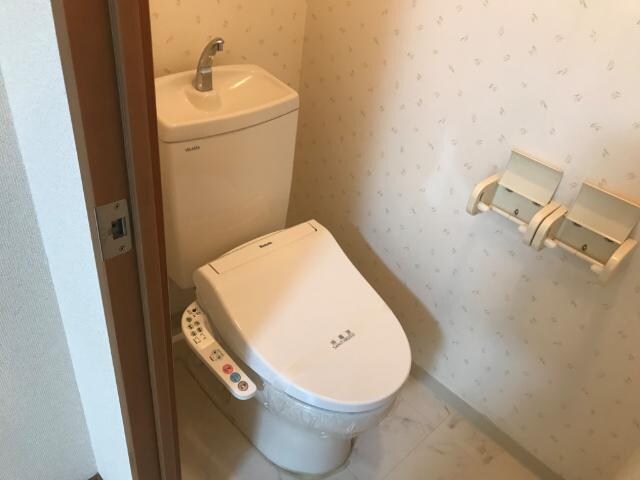 物件内観写真14　(シャワー付トイレ)