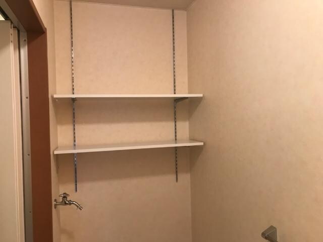 物件内観写真20　(洗濯上部収納)
