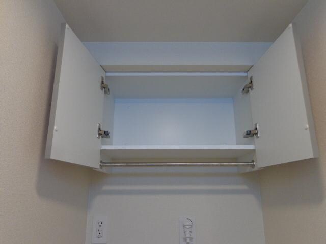 物件内観写真23　(洗濯機上部棚)